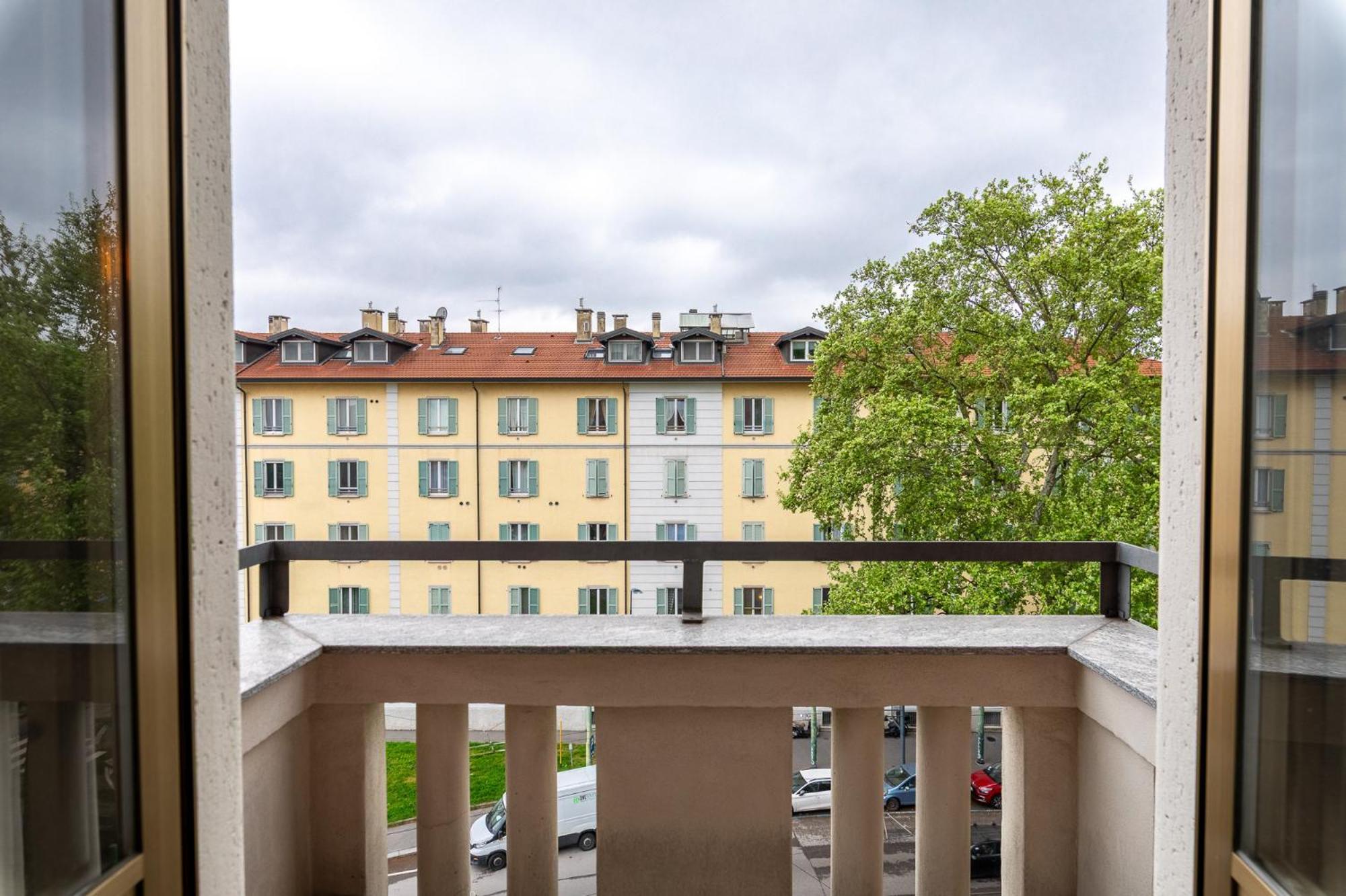 Farini Sola Design E Forest View Porta Nuova Apartment
